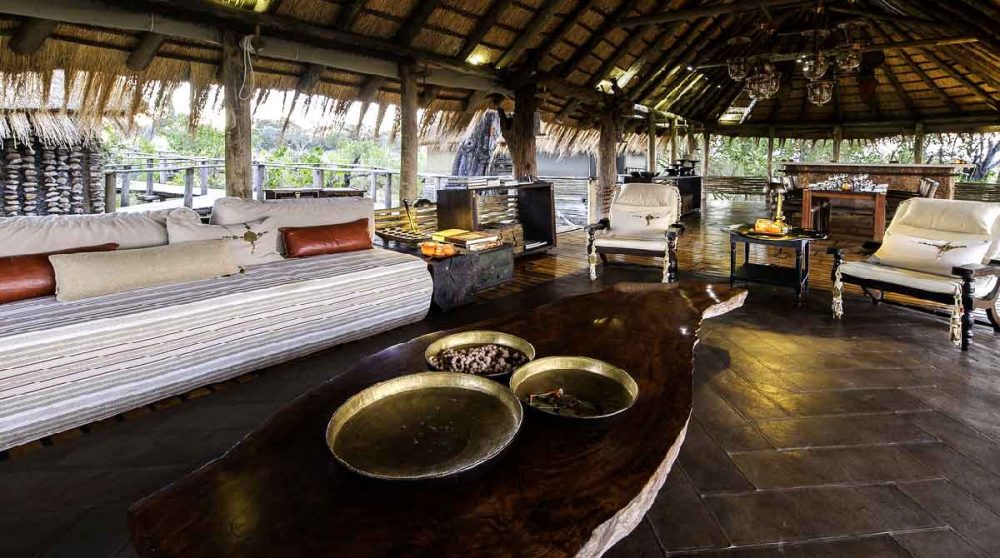 Le lounge ouvert sur la nature au Botswana