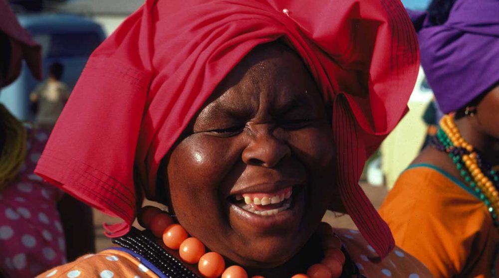 Sourire d'une femme de la tribu Pedi
