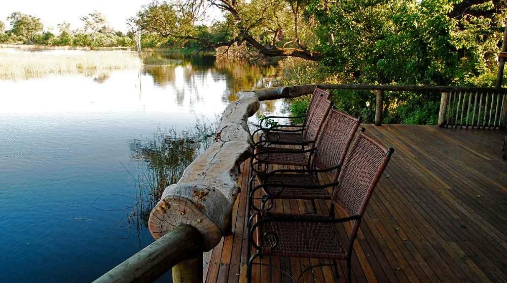 La terrasse face au lagon dans le Delta de l'Okavango