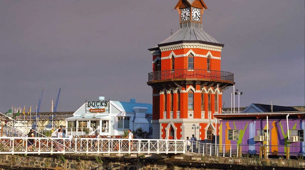 La tour de l'horloge sur le Waterfront