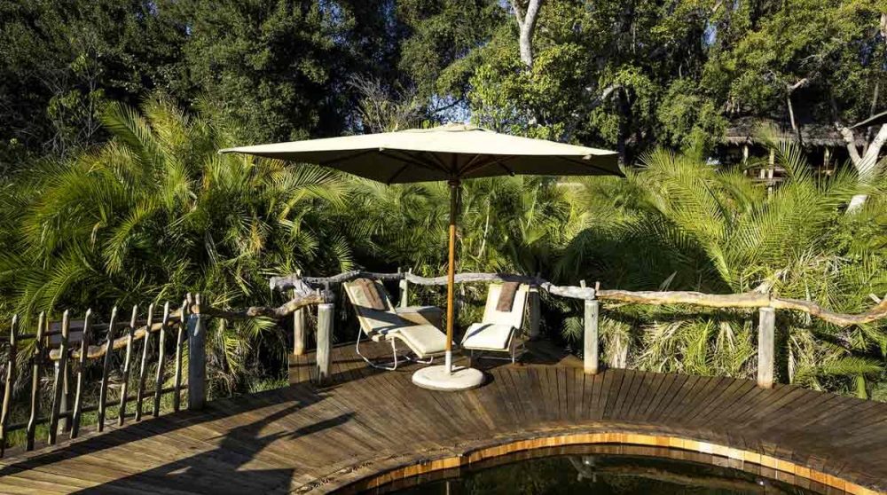 Piscine face au lagon