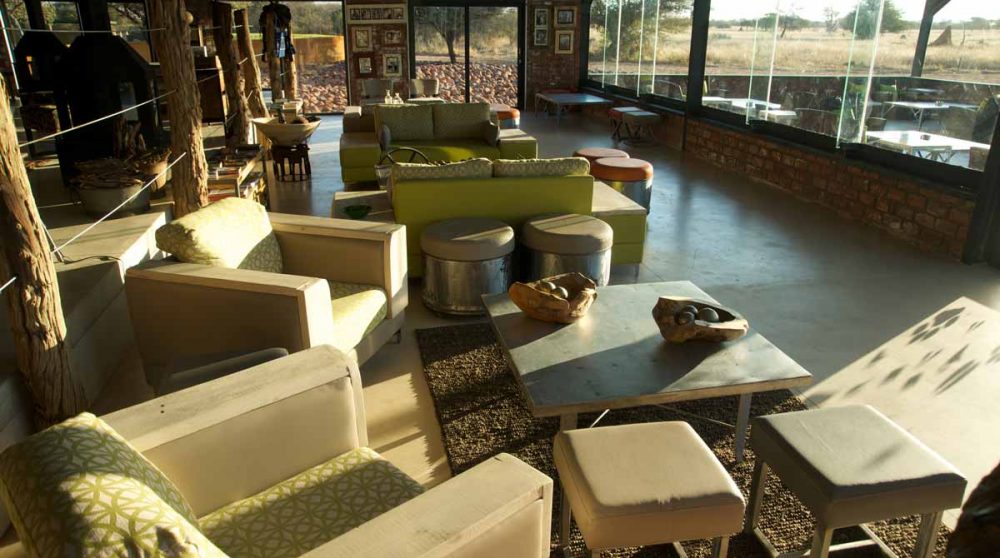 Le lounge baigné de soleil en Namibie