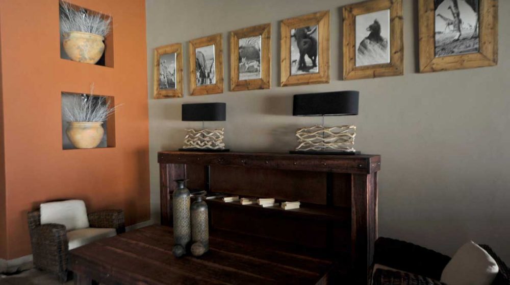 Fauteuils à l'entrée à Etosha