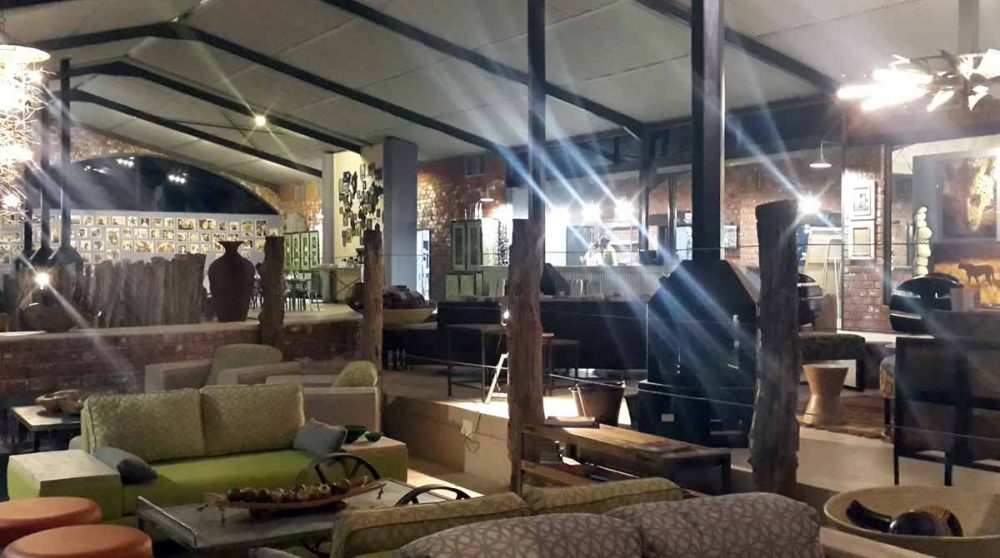 Le Lounge à l'Okonjima Plains Camp