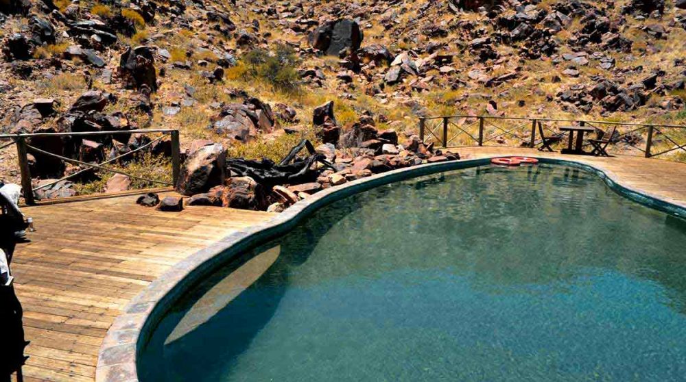 La piscine du Sossus Dune Lodge