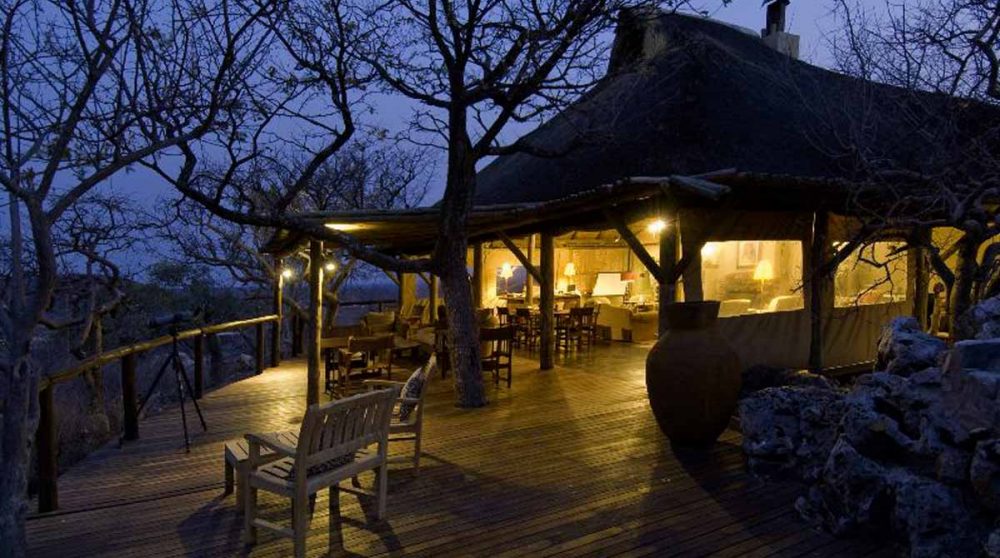Soirée sur la terrasse en Namibie