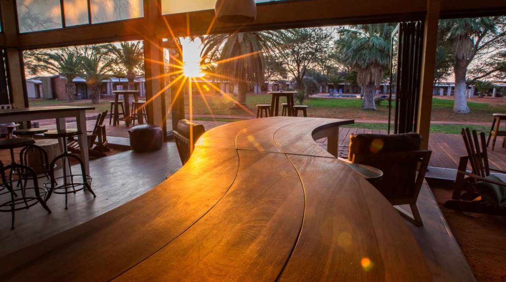 Le bar en fin de journée en Namibie