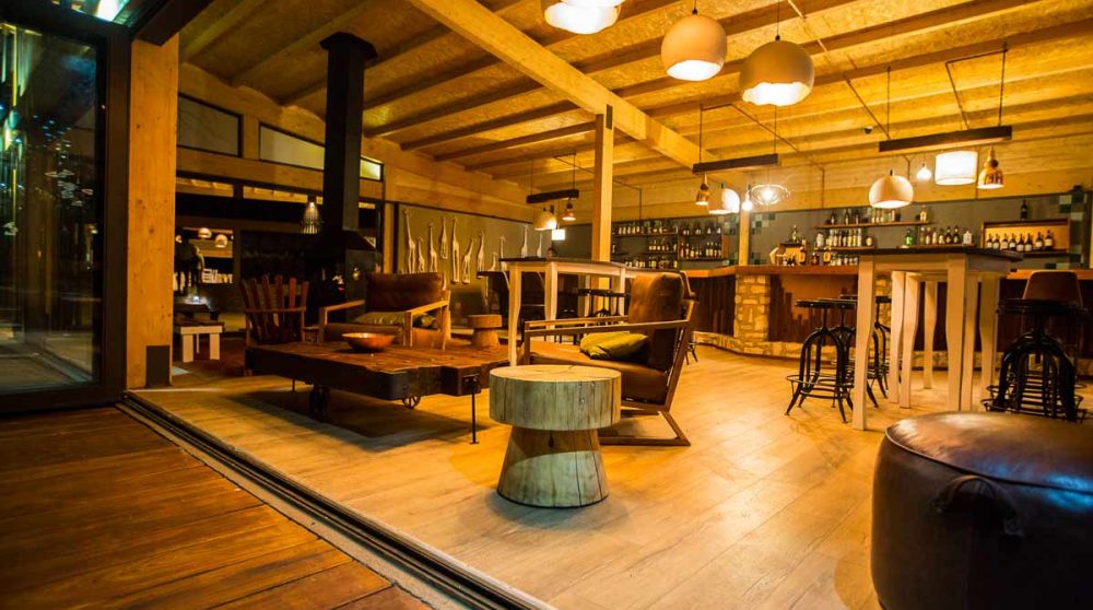 Salon au bar du lodge