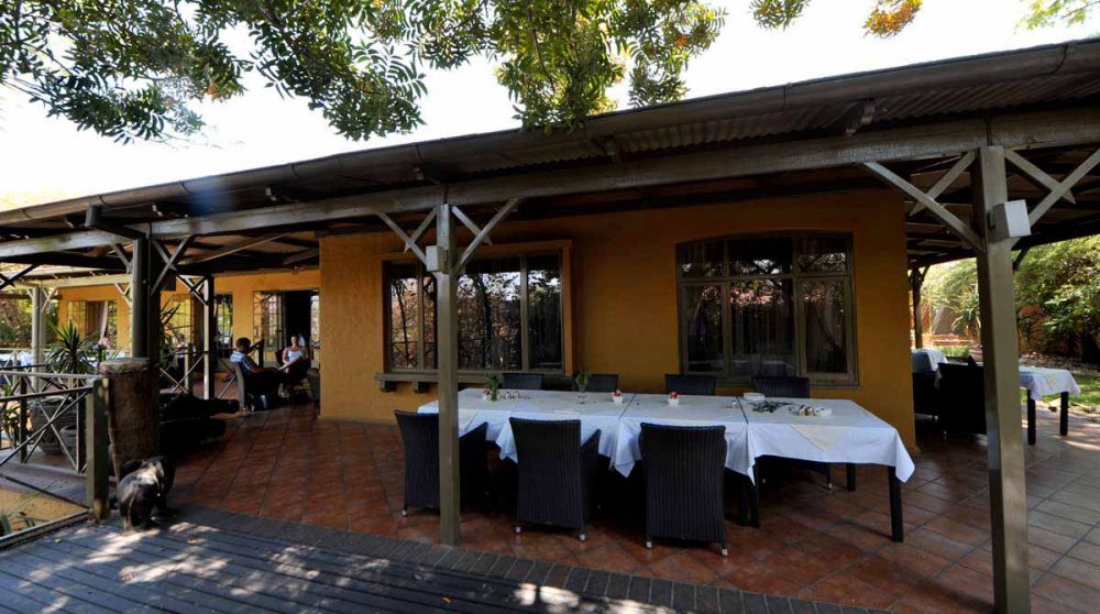 Déjeuner sur la terrasse à Windhoek