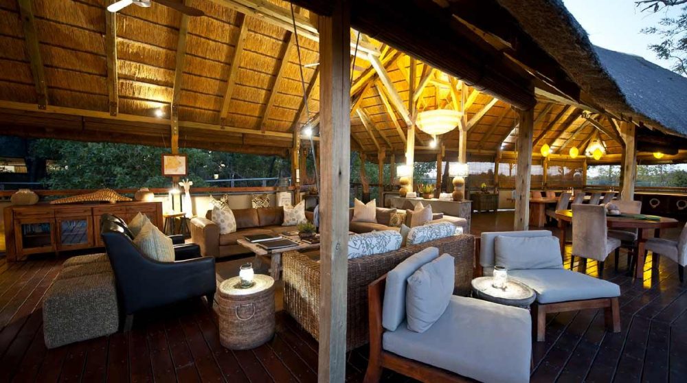 Le lounge au coucher du soleil