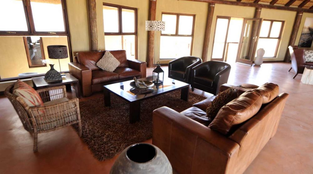 Un salon au Hoodia Desert Lodge