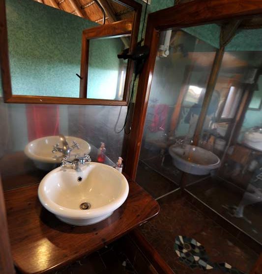 Lavabo dans une salle de bains en Namibie