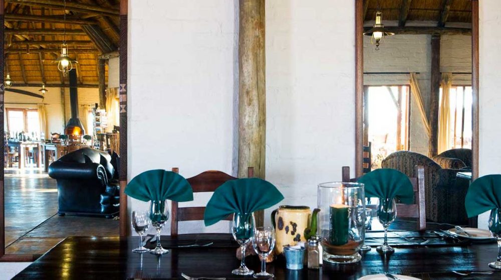 Une table pour déjeuner