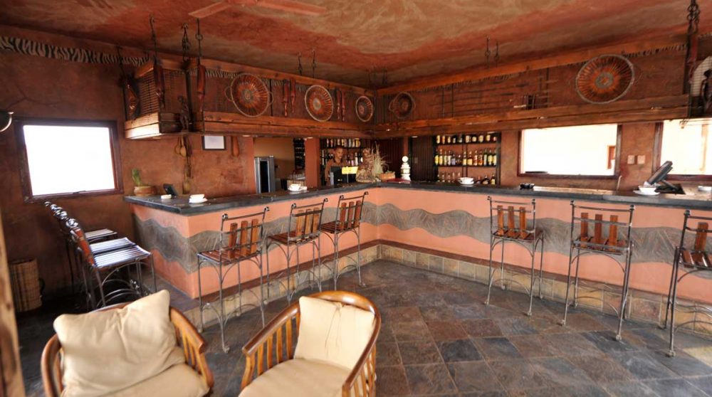 Fauteuils près du bar à Namib