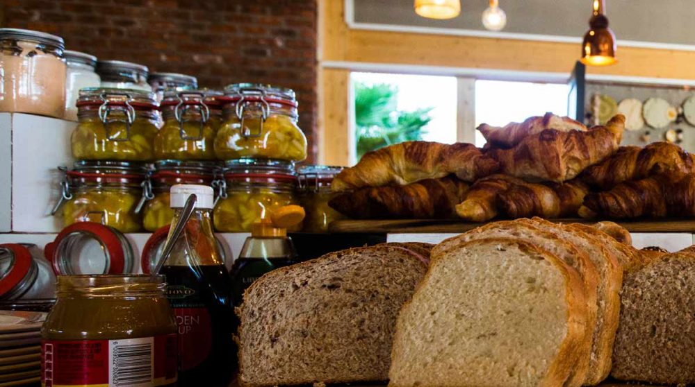 Repas au lodge dans le désert du Kalahari