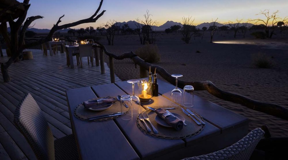 Dîner face à la savane à Namib