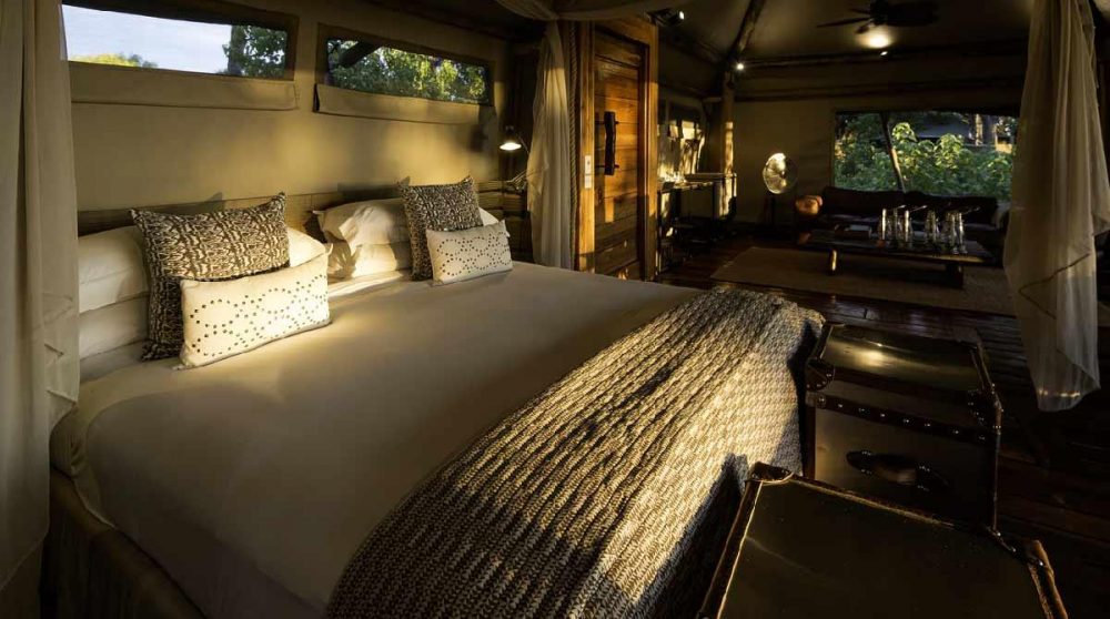 Le lit douillet dans le Delta de l'Okavango