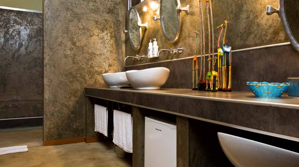 Une salle de bains à l'Okonjima Plains Camp