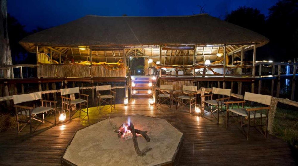 Le boma de nuit au Chitabe Camp