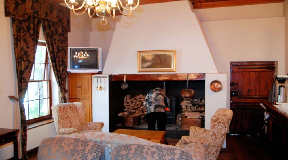 La cheminée dans le salon du D'Ouwe Werf