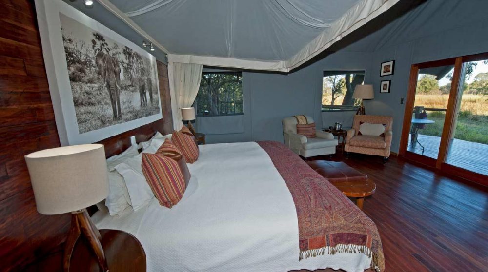 Dans l'une des tentes