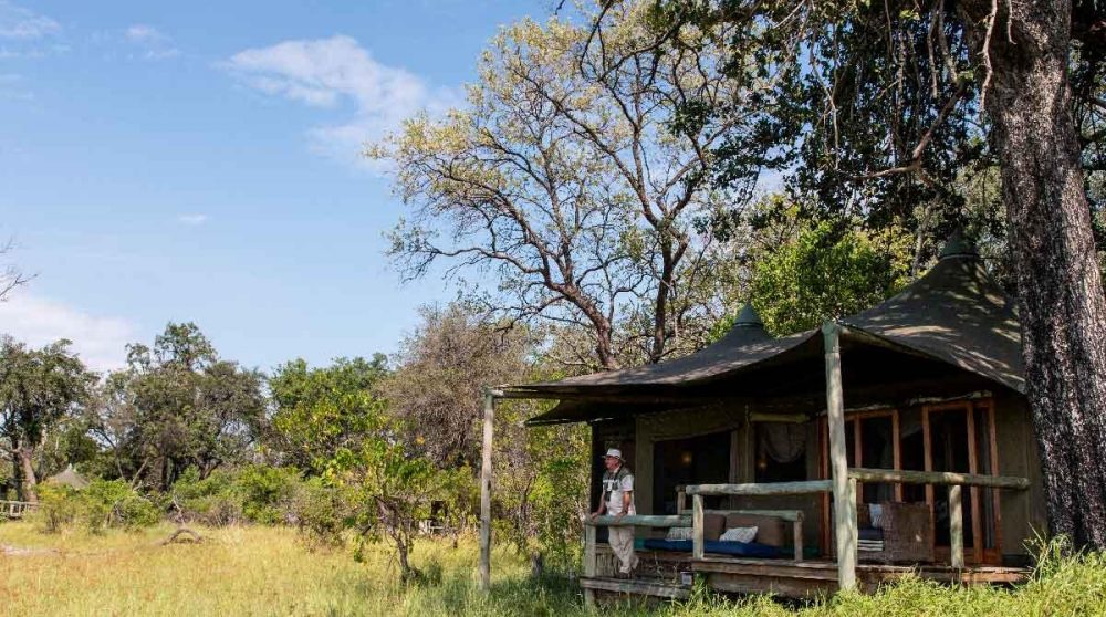 L'extérieur de l'une des tentes