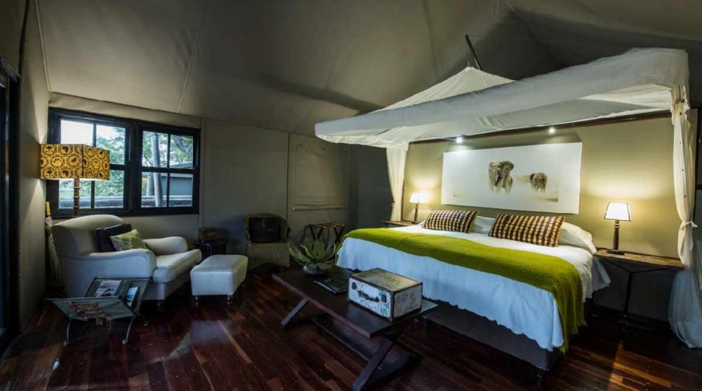 Dans l'une des tentes dans le Delta de l'Okavango