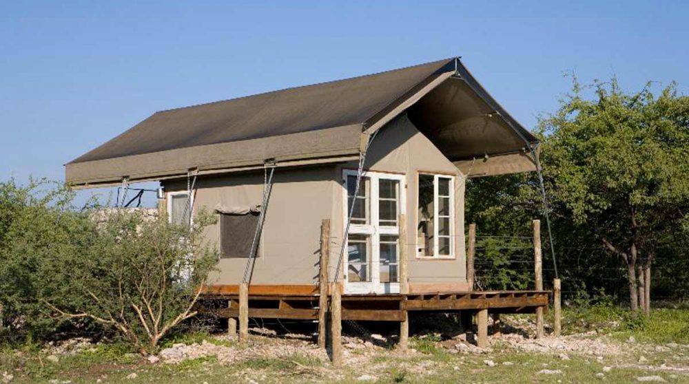 Extérieur d'une tente à Etosha