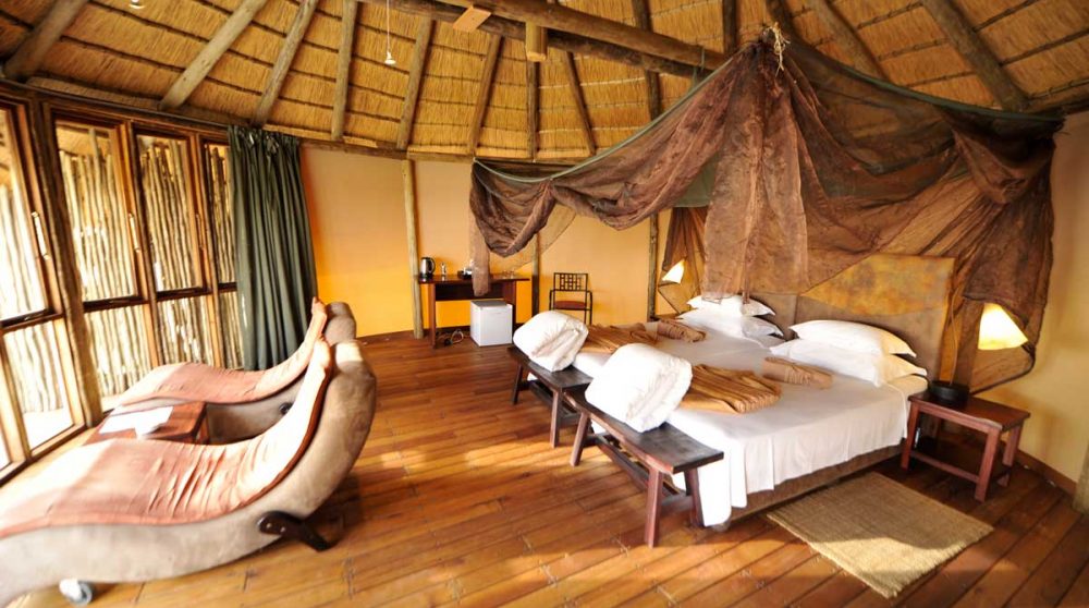 Lits dans une chambre dans le désert du Namib