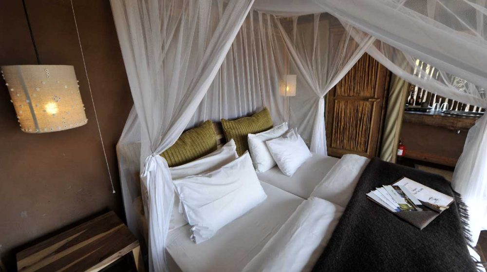 Le lit douillet dans l'une des tentes