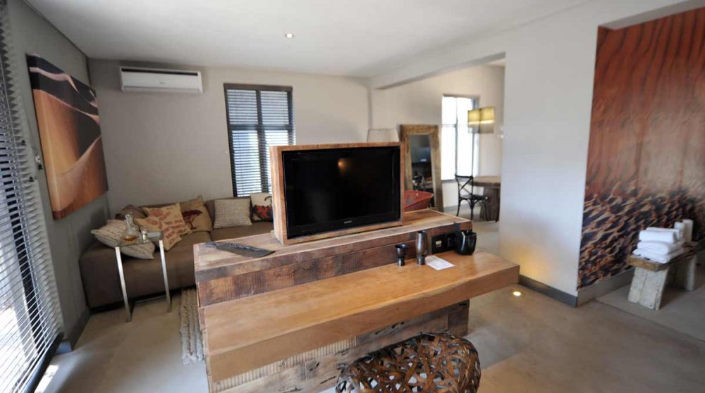 Salon et télévision dans une chambre à l'Olive Exclusive