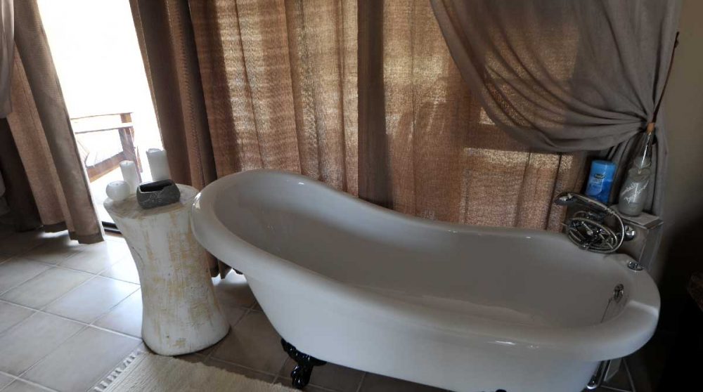 Salle de bains au Toshari Lodge