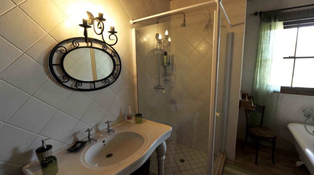 Une douche dans une salle de bains en Namibie