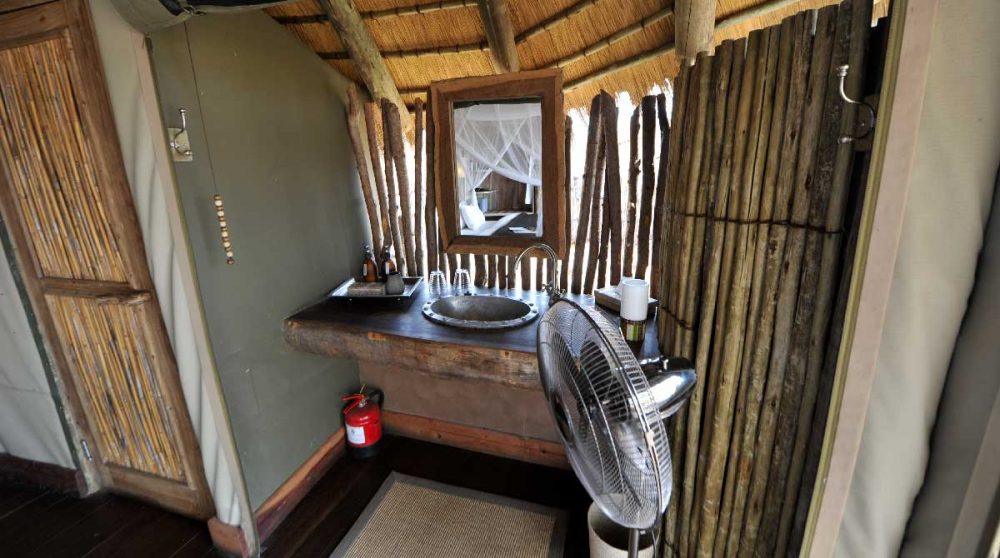 Le lavabo de l'une des tentes en Namibie