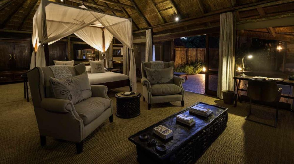 Lumières tamisées dans la tente au Botswana