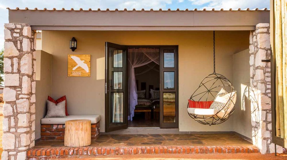 Entrée d'un bungalow comfort en Namibie