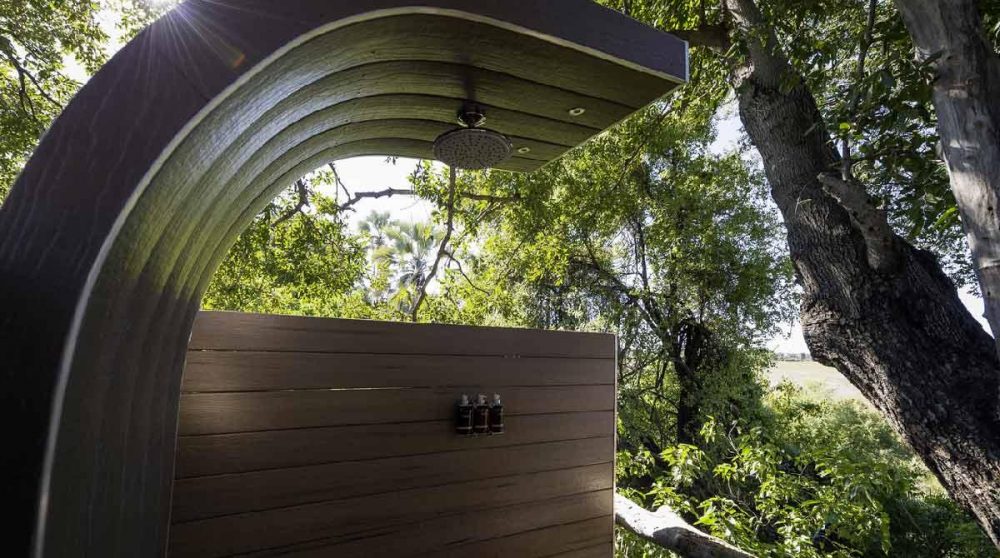 Douche extérieure au Botswana