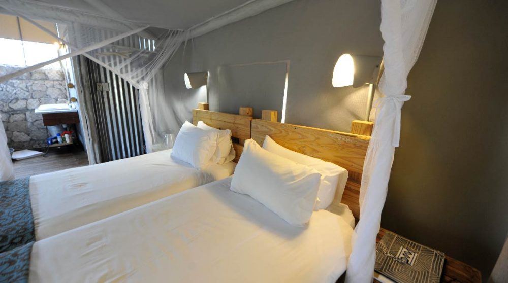 Lits avec des luminaires à Etosha