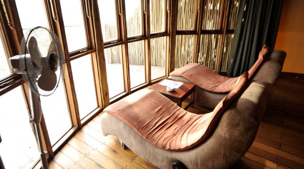 Autre vue d'une chambre dans le désert du Namib