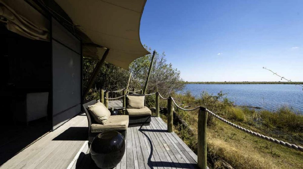 La terrasse d'une tente à DumaTau Camp