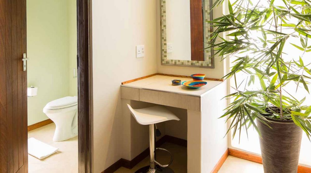 Les toilettes d'une View room à l'Okonjima Plains Camp