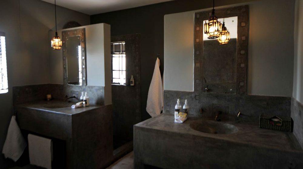 Lavabos dans une salle de bains en Namibie