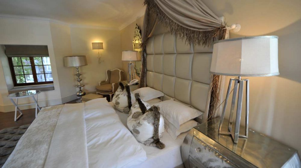 Lit dans une chambre en Namibie