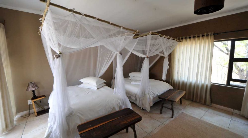 Lits dans une chambre standard en Namibie