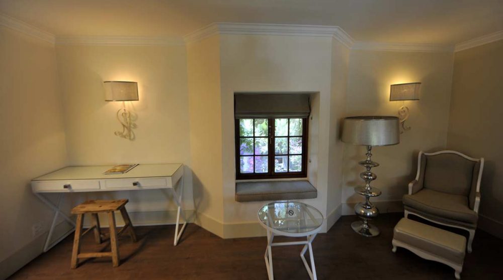 Coin bureau dans une chambre