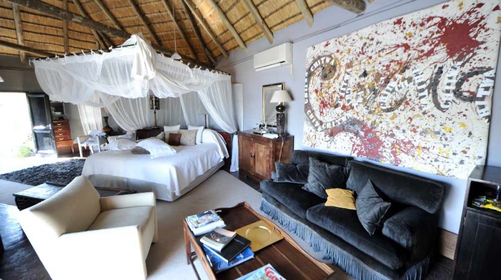 Chambre avec un espace salon à Sabi Sand