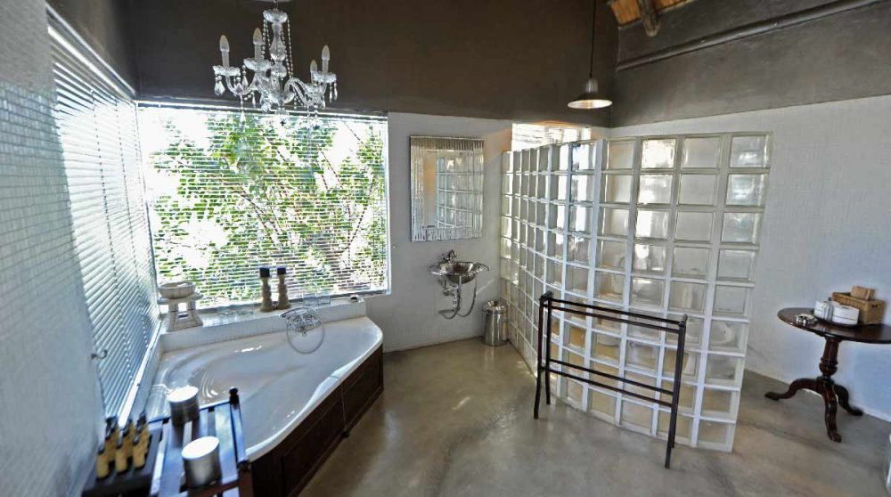 Une salle de bains au Chitwa Chitwa