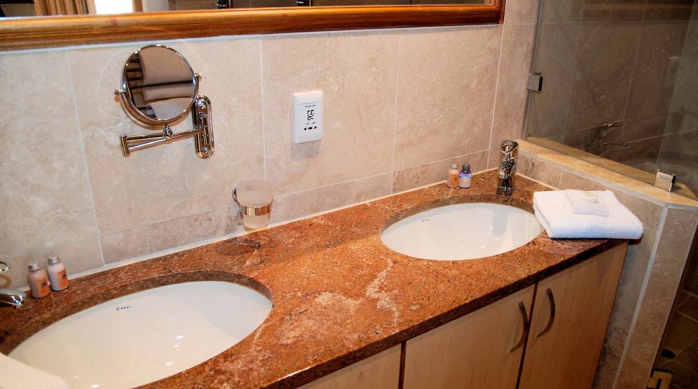 Lavabos dans la salle de bains