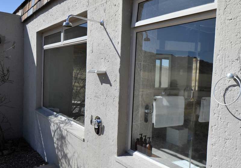 Une douche extérieure en Namibie