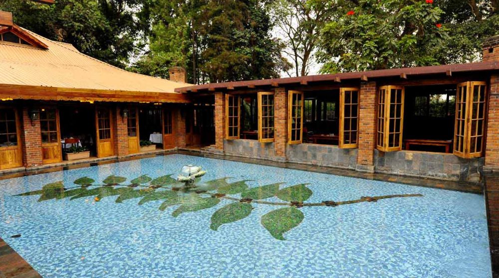 La piscine au Arusha Coffee Lodge